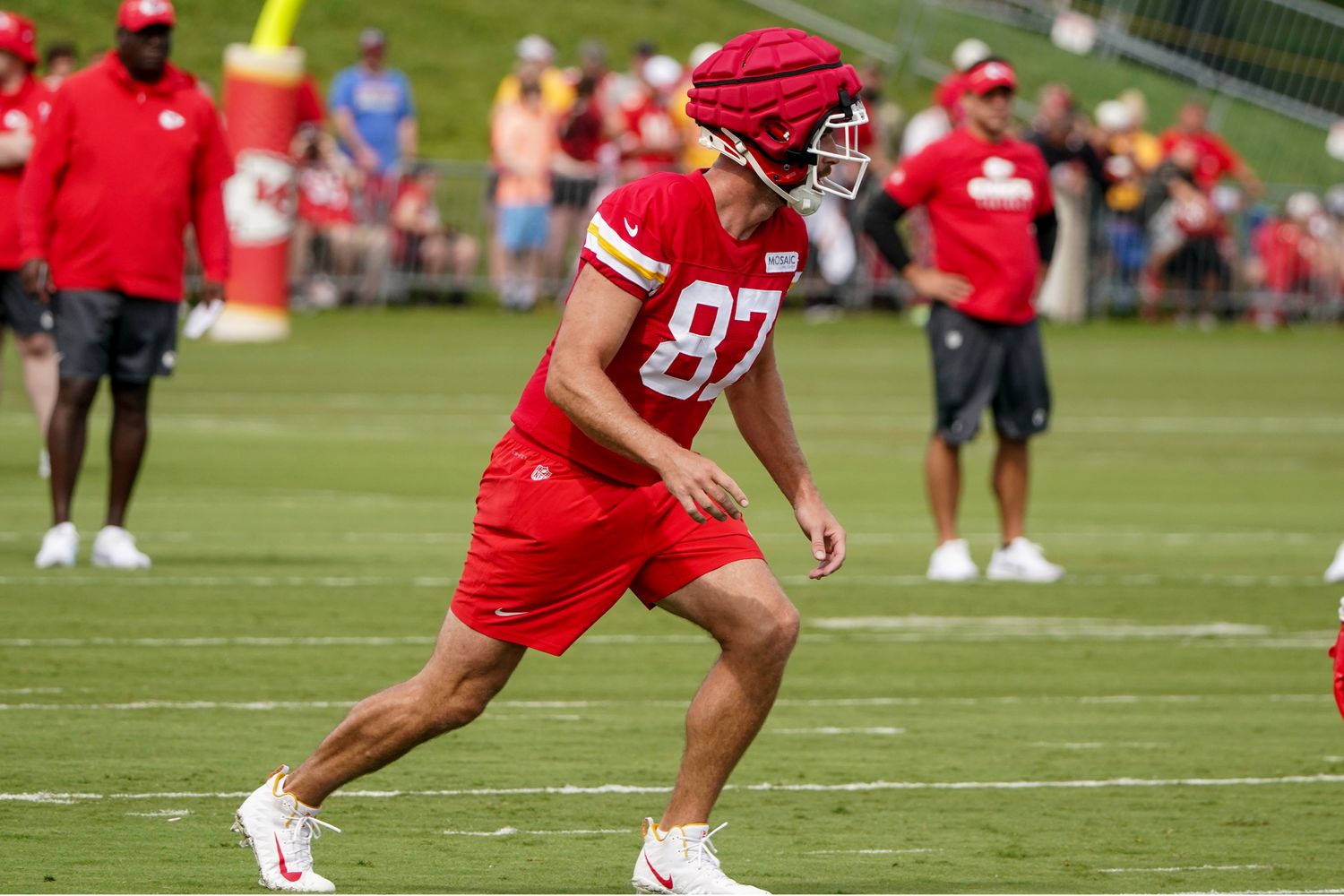 Kansas City Chiefs tight end Travis Kelce lines up during training camp.